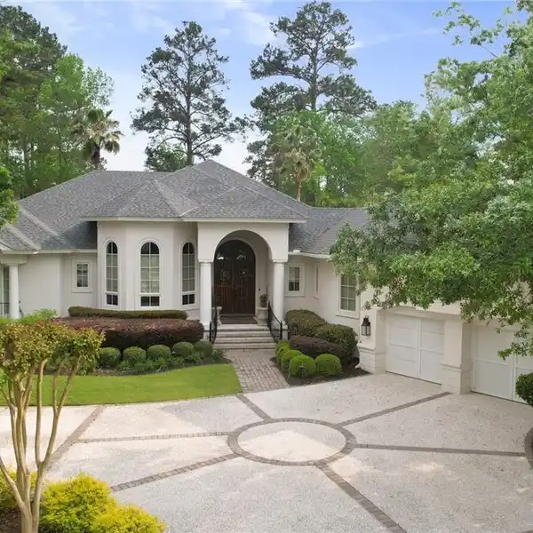 SOPHISTICATED LOWCOUNTRY MASTERPIECE