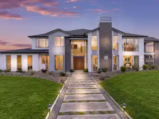 Huge Family Home with Endless Possibilities