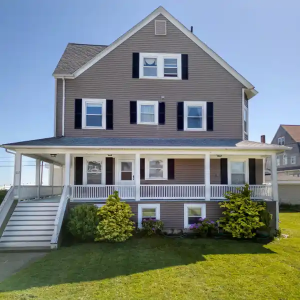 SIX BEDROOM HOME IN AN AMAZING LOCATION