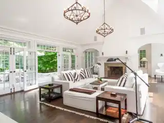 A Hamptons Hideaway with All the Amenities