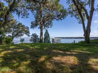 Riverfront in the Heart of Mandarin