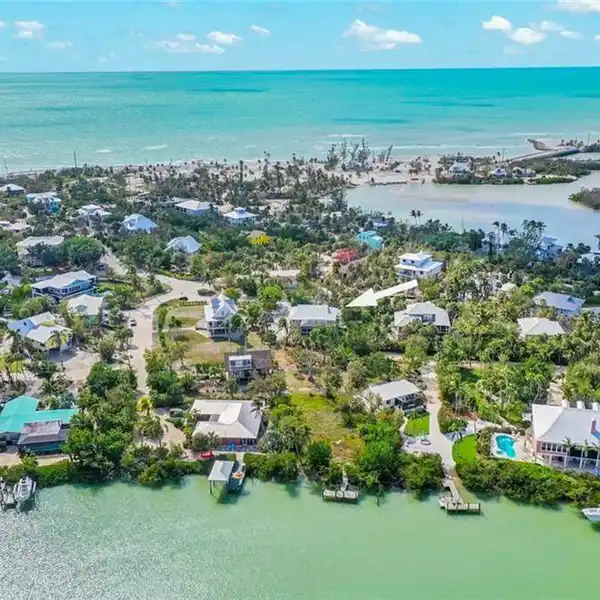 BEAUTIFULLY APPOINTED HOME ON SANIBEL ISLAND