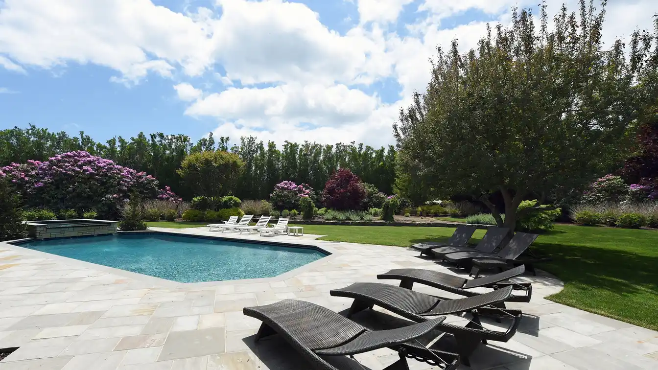 Beautiful Newly Renovated Carriage House for Rent
