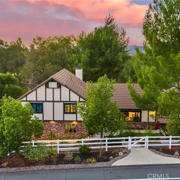 LUXURY FAMILY LIVING WITH SMART HOME FEATURES