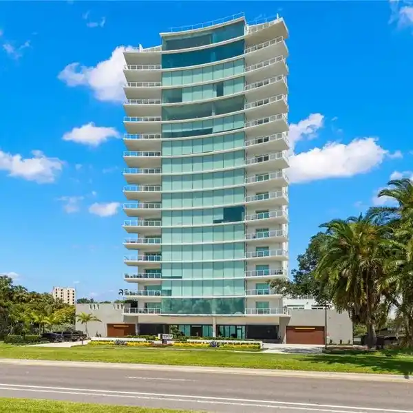 LUXURY LIVING IN THE SANCTUARY ON BAYSHORE
