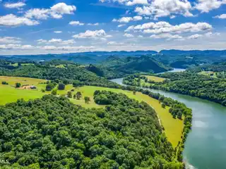 700 Gorgeous Lakefront Acres