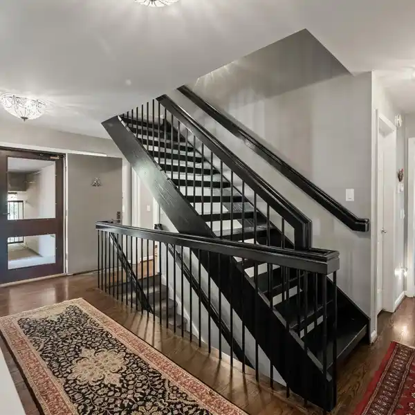LUXURY DETACHED CONDO IN PRESTIGIOUS AREA