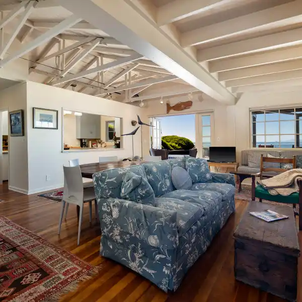 RENOVATED CLASSIC PADARO LANE BEACH HOUSE