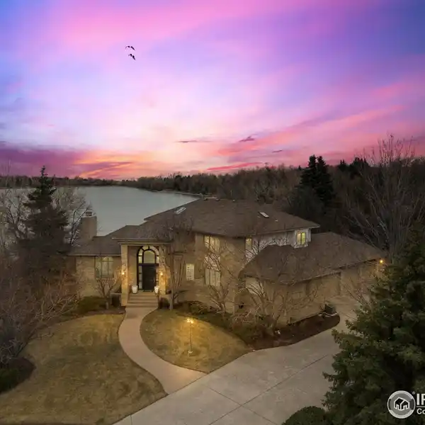 BREATHTAKING LAKE VIEWS