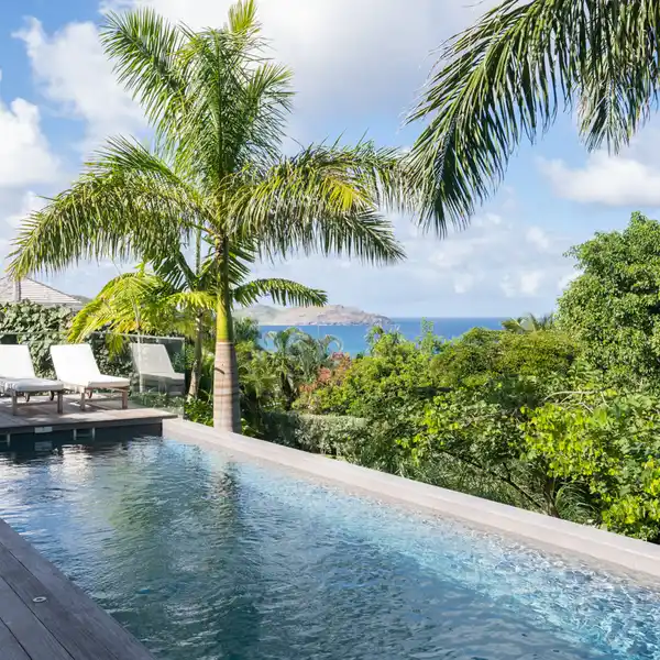VILLA GOOD VIBRATIONS IS A MODERN ARCHITECTURAL GEM