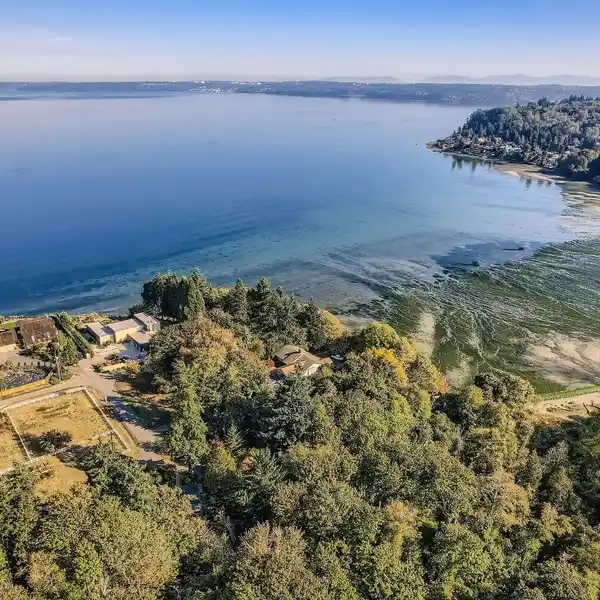 MULTI-FAMILY WATERFRONT PROPERTY WITH STUNNING BAY VIEWS