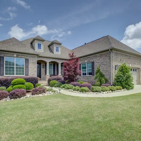 FANTASTIC HOME IN AMENITY-RICH COMMUNITY