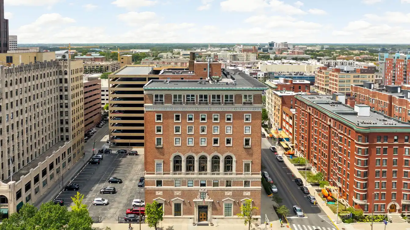 Spacious Top-floor Penthouse at the Iconic Athletic Club