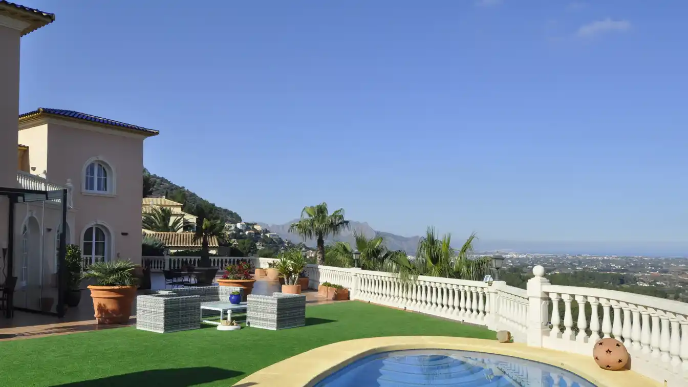 Stunning Villa with Sea Views
