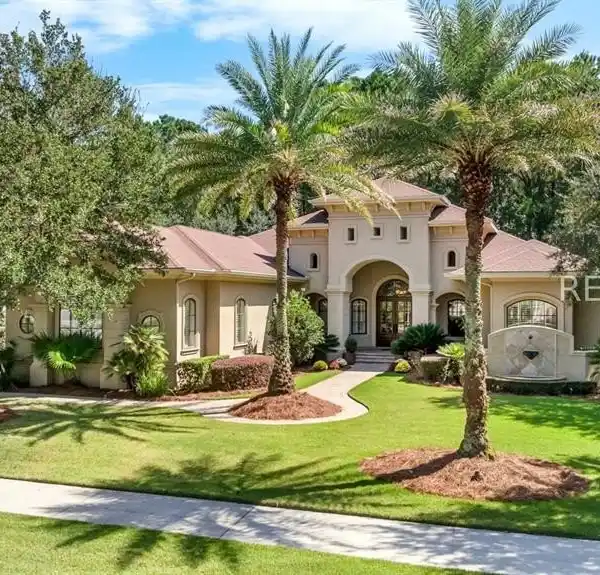 LOWCOUNTRY LUXURY: CUSTOM BERKELEY HALL HOME WITH SALTWATER POOL & PRIVATE LANAI