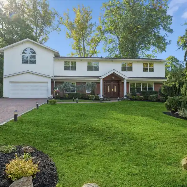 BEAUTIFUL EXPANDED COLONIAL