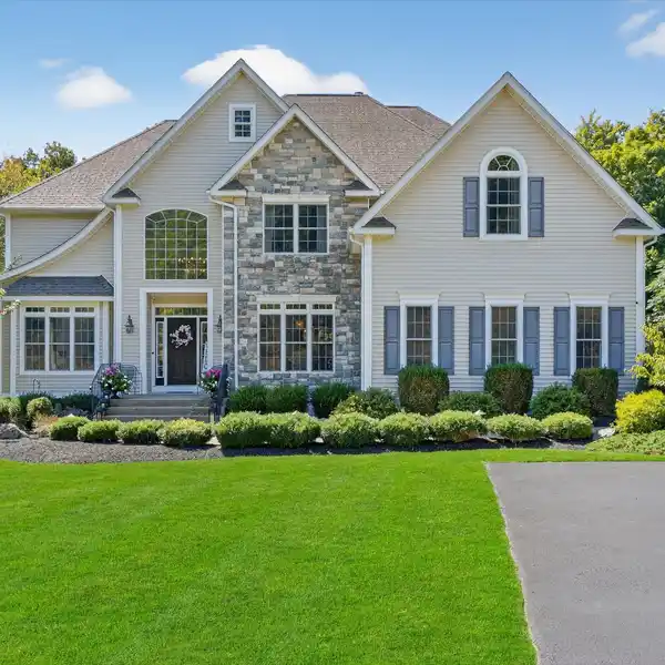 TIMELESS DESIGN WITH RESORT-STYLE LIVING