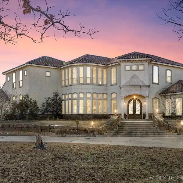 EXTRAORDINARY TEN-ACRE LUXURY ESTATE