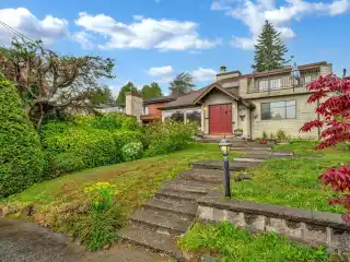 Large Lot in Popular Ambleside