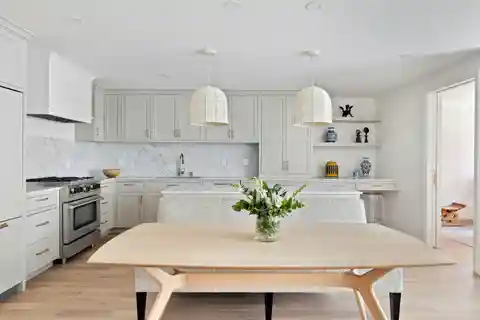 Stunning Apartment at the Centra Condominium