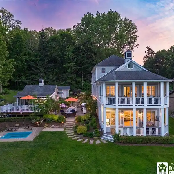 CHAUTAUQUA LAKE ELEGANCE WITH PRIVATE SHORELINE