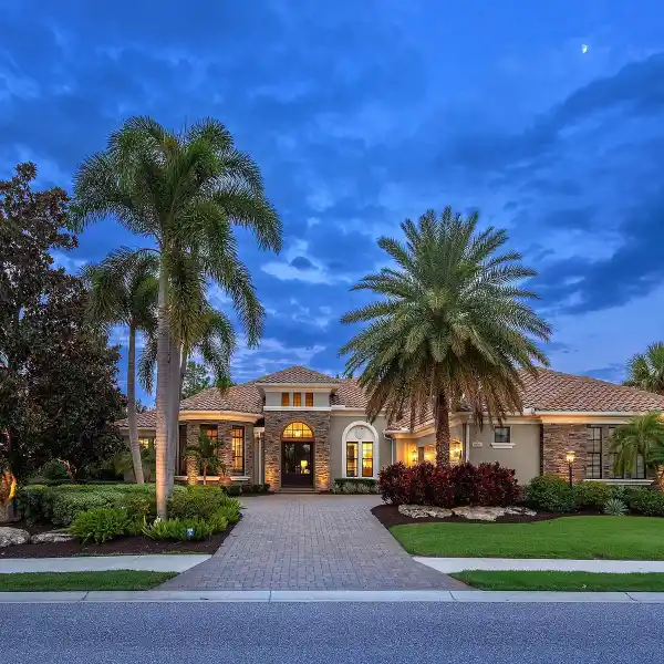 RARE FIND IN COUNTRY CLUB EAST