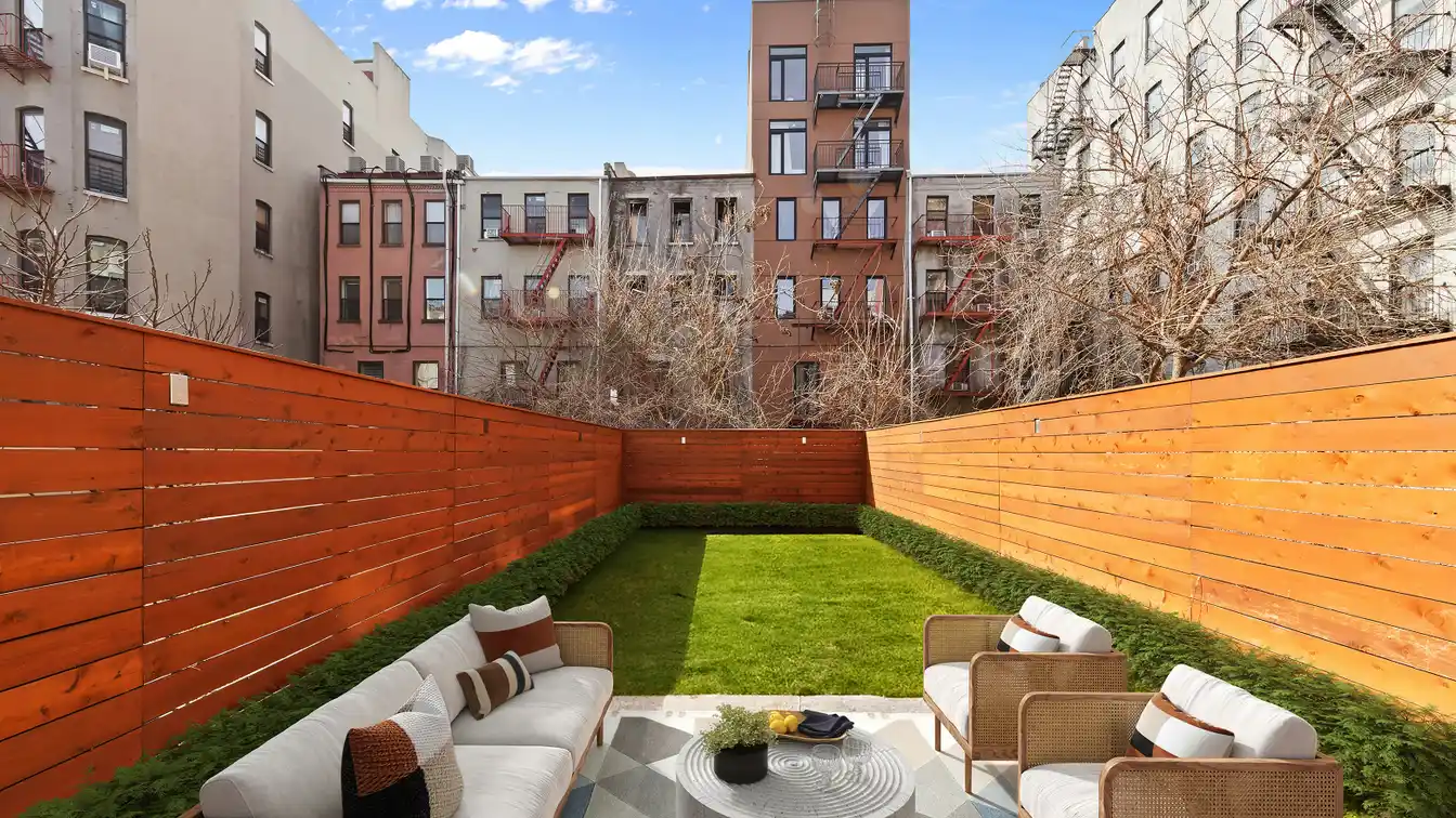 Charming Park Block Townhome in Prime Harlem Location