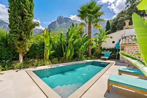 Fantastic Town House with Pool and Garden