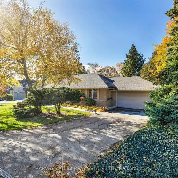 STUNNING DETACHED RANCH BUNGALOW WITH MODERN UPDATES