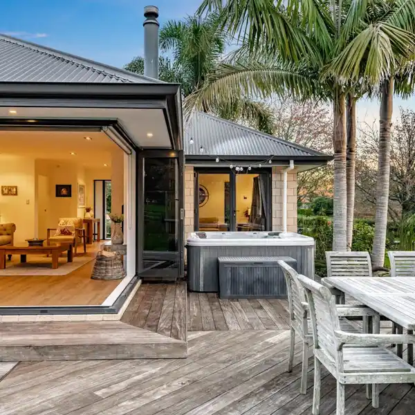 NORTH-FACING BRICK RESIDENCE OFFERS TIMELESS DESIGN