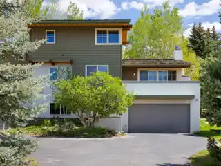 Serene Space in the Heart of Singletree