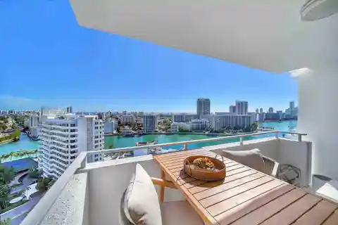 Sunny East-facing Unit with Expansive Skyline Views
