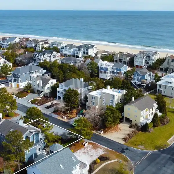 BEAUTIFUL COASTAL RETREAT ON AN OVERSIZED LOT