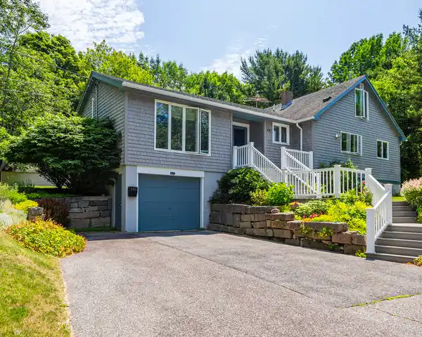 QUIET SIMPLICITY WITH AMAZING VIEWS