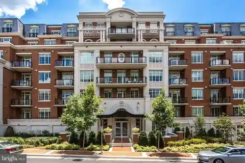 Luxe Living in Mclean's Vibrant Signet Condominiums