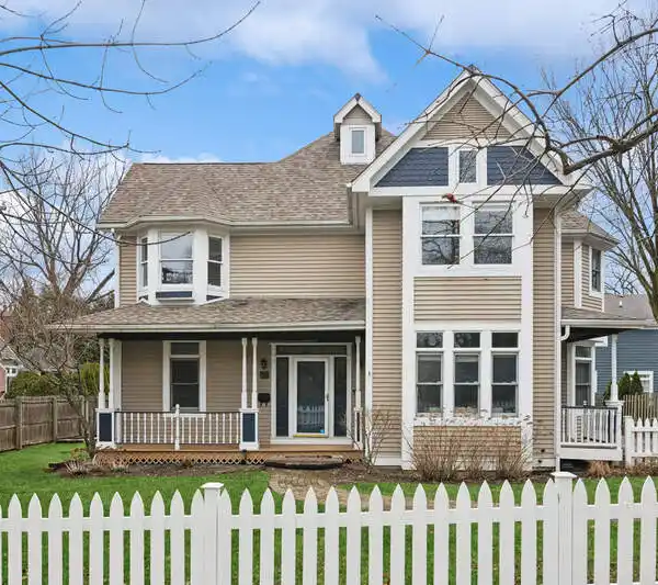 BEAUTIFUL SINGLE FAMILY HOME IN THE HEART OF DOWNTOWN GLENCOE