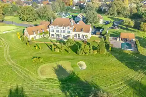 Prestigious Property in a Bucolic Setting