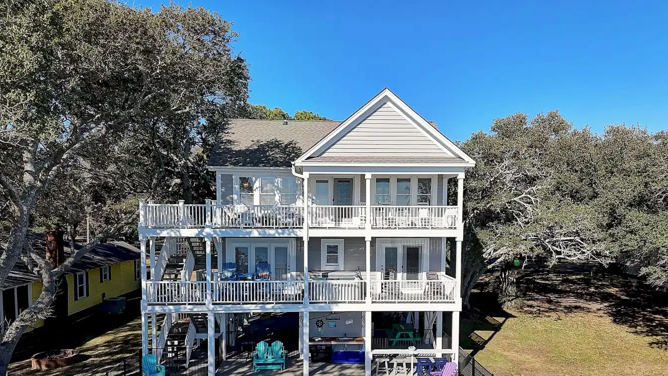 Custom Pool Home on the Intracoastal