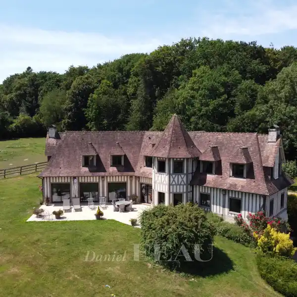 EXCLUSIVE PROPERTY ON THE OUTSKIRTS OF DEAUVILLE