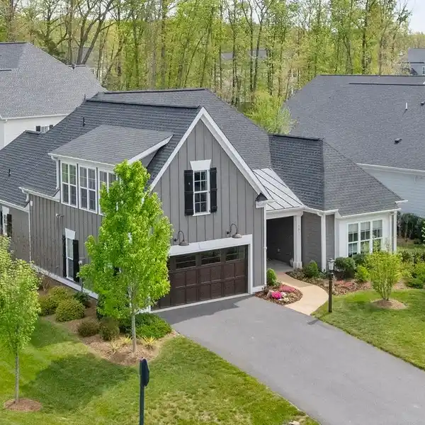 CLASSIC CRAFTSMAN HOME IN GLENMORE
