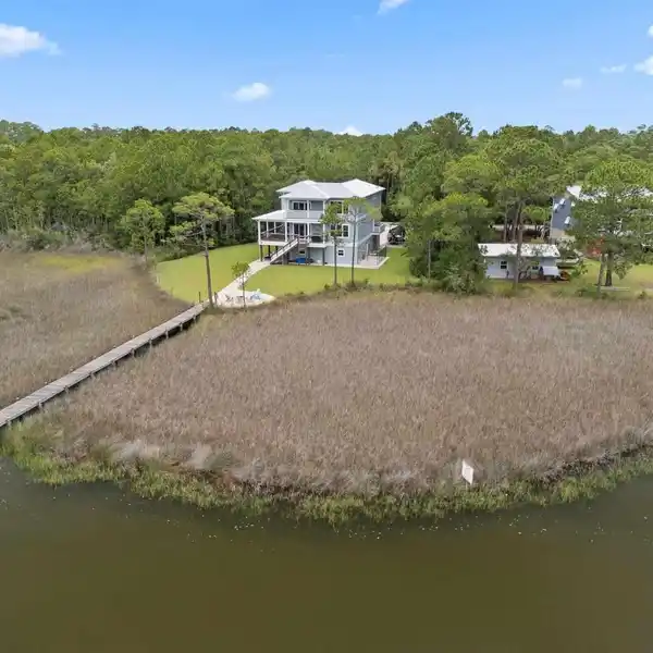 EFFORTLESS WATERFRONT LIVING ALONG TROUT BAYOU