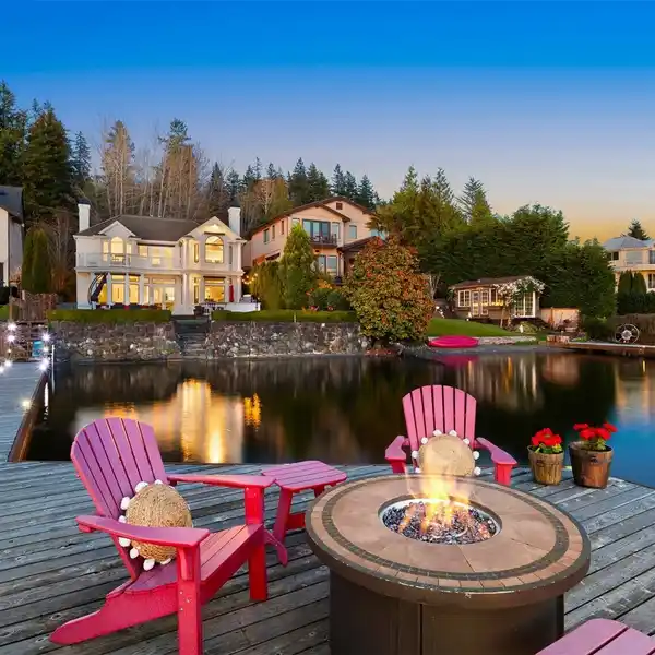 LUXURY LAKESIDE SERENITY