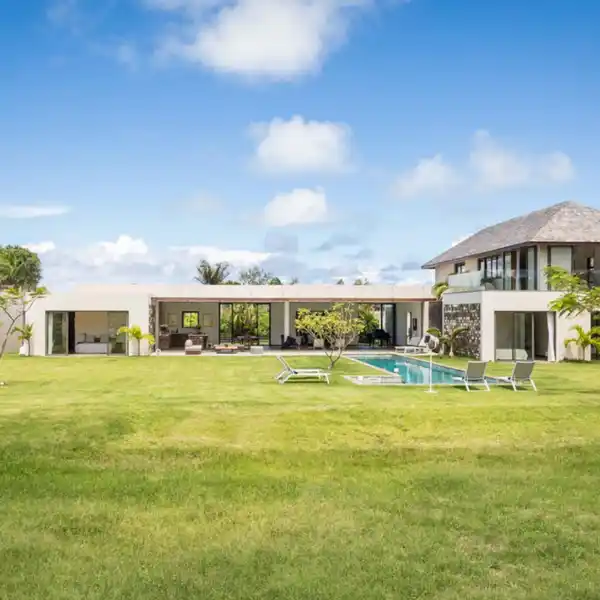 SUPERB CONTEMPORARY VILLA