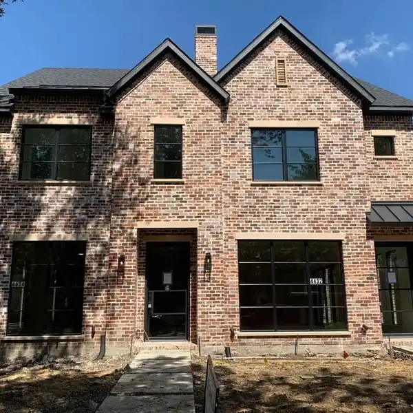 STUNNING NEW CONSTRUCTION HOME