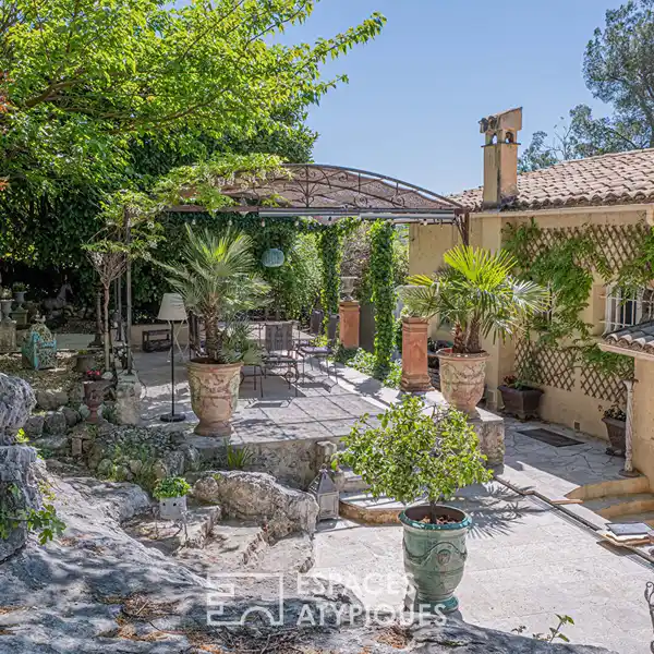 EXCLUSIVE ARCHITECT-DESIGNED RESIDENCE