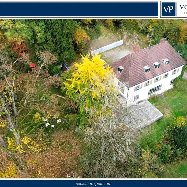 STATELY ENTREPRENEUR'S VILLA IN A QUIET CITY LOCATION WITH PARK-LIKE GROUNDS