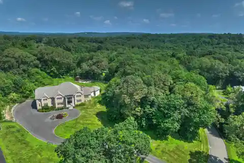 Comfort and Luxury in Easton