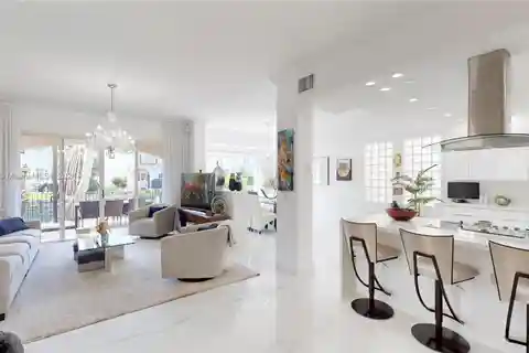 Beautifully Renovated Residence in Prestigious Aventura Lakes