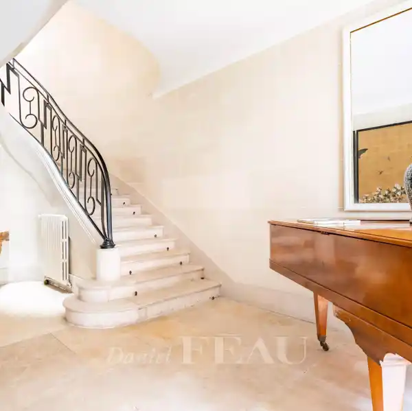 AMAZING FOUR-FLOOR PROPERTY