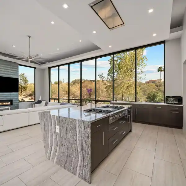SEAMLESS INDOOR-OUTDOOR LUXURY LIVING
